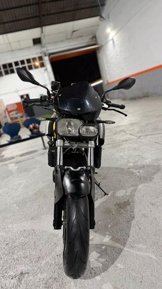 BMW F800R Negra y Amarilla