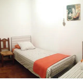 2 Camas Individuales Metálicas.