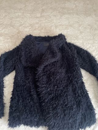 Chaqueta  Peluda, azul marino de Zara