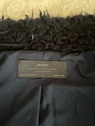 Chaqueta  Peluda, azul marino de Zara