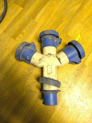 Adattatore industriale GEWISS 4 vie CEE 16A
