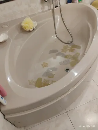 Bañera grande semicircular