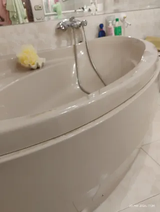 Bañera grande semicircular