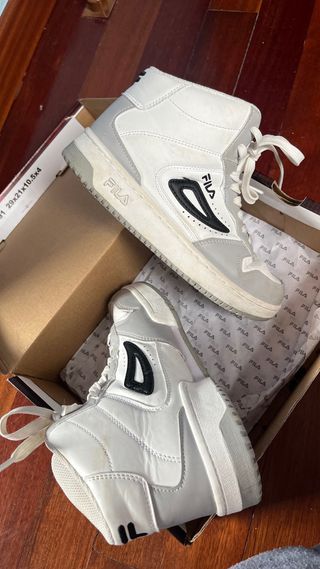 Zapatillas Fila abotinadas gris y blanco talla 36
