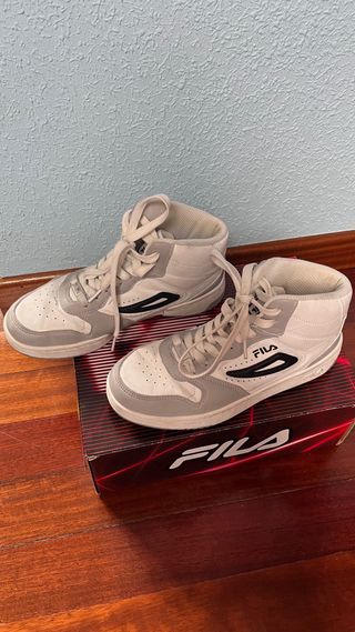 Zapatillas Fila abotinadas gris y blanco talla 36