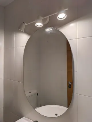 Espejo ovalado con aplique de 3 luces