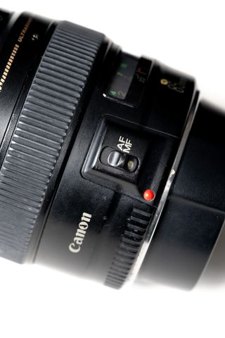Canon EF 85mm f/1.8 USM