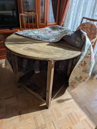 Conjunto mesa redonda y 4 sillas