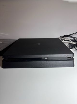 PS4 (PlayStation 4) Negra + Mando y Auriculares