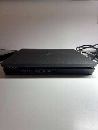 PS4 (PlayStation 4) Negra + Mando y Auriculares