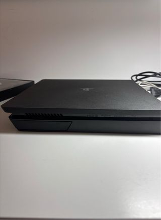 PS4 (PlayStation 4) Negra + Mando y Auriculares