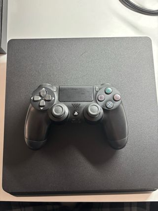 PS4 (PlayStation 4) Negra + Mando y Auriculares