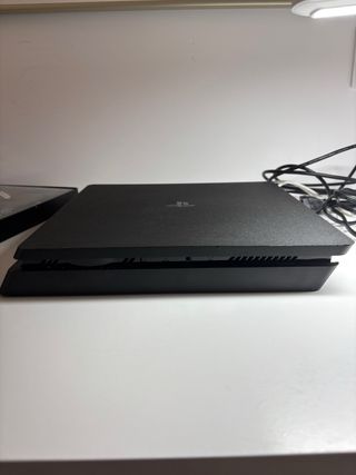 PS4 (PlayStation 4) Negra + Mando y Auriculares