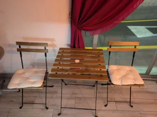 Tavolo da terrazza pieghevole in legno e metallo