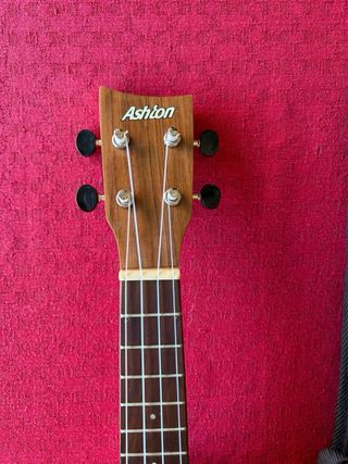 Ukelele Ashton