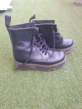 Botas negras. En perfecto estado. Costaron 140€