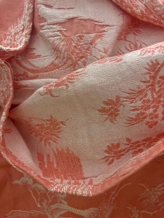 Funda de colchón antigua con grullas y cascadas