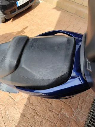 Suzuki Burgman 400 cc Maxi Scooter año2007. 49000k