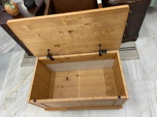 Baúl de madera maciza