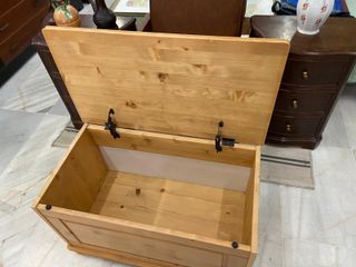 Baúl de madera maciza