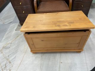 Baúl de madera maciza