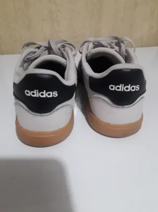 Adidas gris y Negro Talla 36