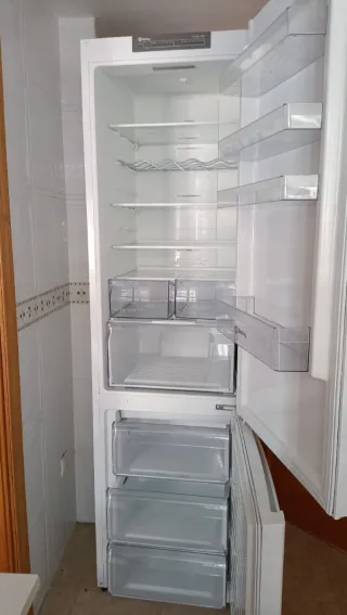 Sofá rojo de 2 plazas