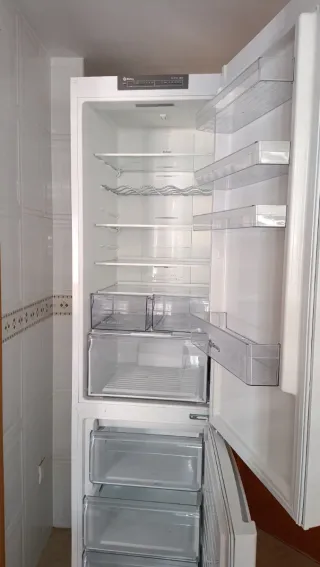 Sofá rojo de 2 plazas