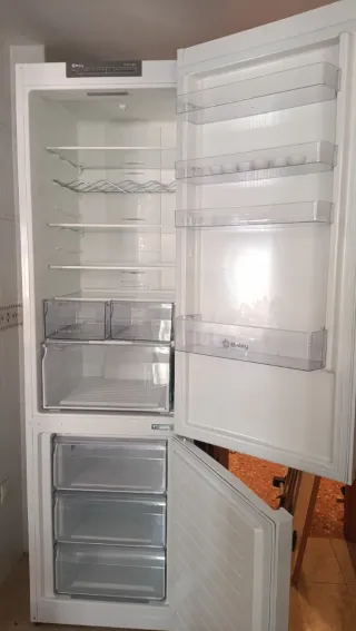 Sofá rojo de 2 plazas