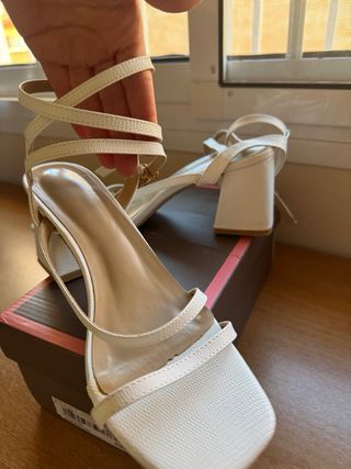 Sandalias tacón tiras blancas talla 39