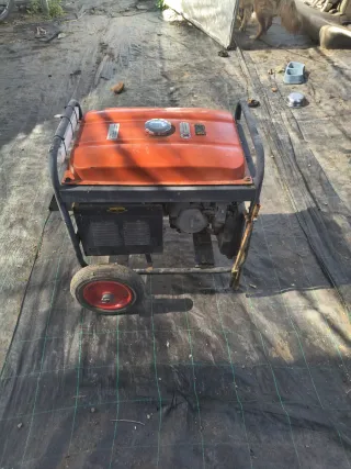 Generador Eléctrico Industrial Naranja