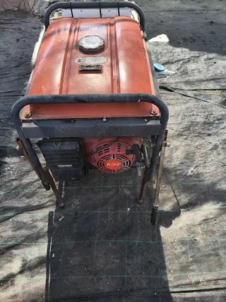 Generador Eléctrico Industrial Naranja