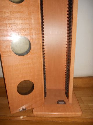 MUEBLE TORRE para CDs con PUERTA / MADERA