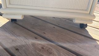 Mesita auxiliar, espejo ovalado y cristal de mesa