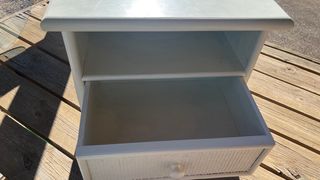 Mesita auxiliar, espejo ovalado y cristal de mesa