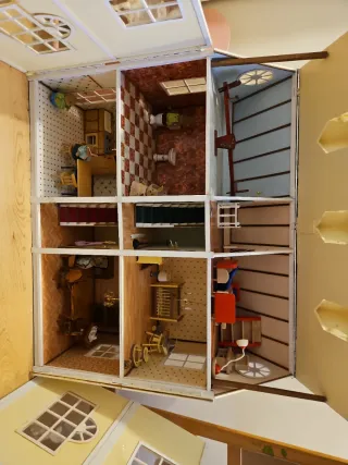 Gran casita de muñecas, hecha a mano, para reparar