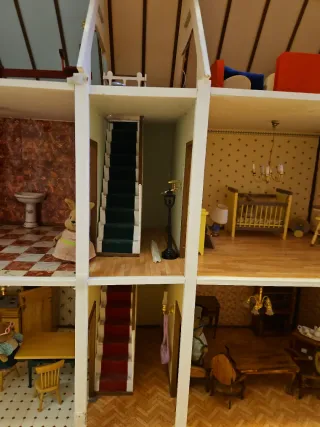 Gran casita de muñecas, hecha a mano, para reparar