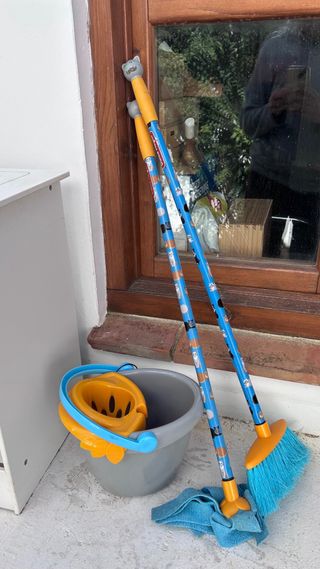Cocina de madera blanca con accesorios. De ikea.