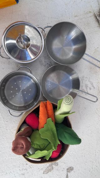 Cocina de madera blanca con accesorios. De ikea.