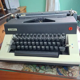 Máquina de escribir Olympia