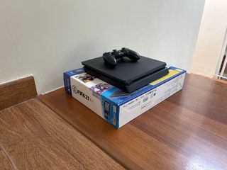 PS4 Slim 500GB Negra + Mando