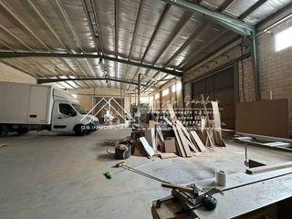 Nave industrial en venta en Lucena