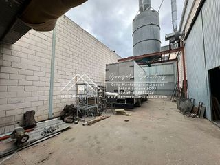 Nave industrial en venta en Lucena