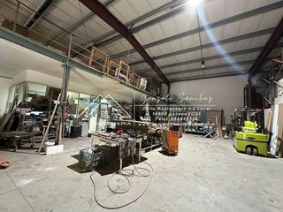 Nave industrial en venta en Lucena
