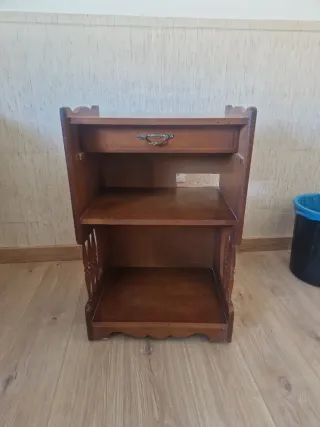 Comodino in legno