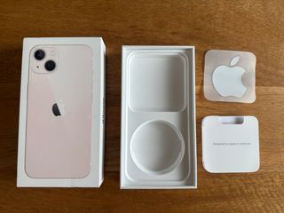 Caja iPhone 13 Rosa