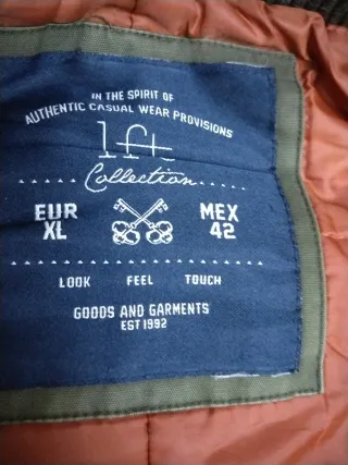 Abrigo verde militar con capucha