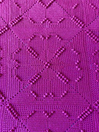 Colcha ganchillo y tela fucsia