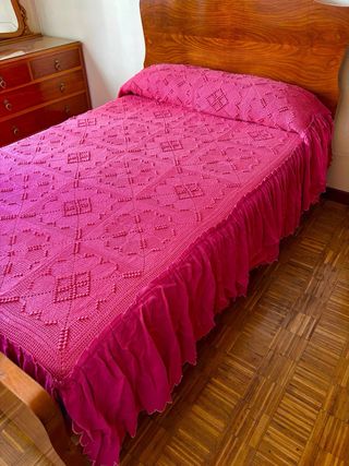 Colcha ganchillo y tela fucsia