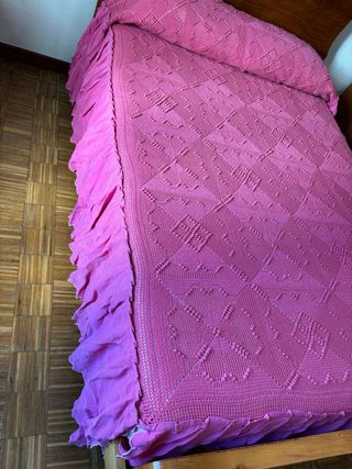 Colcha ganchillo y tela fucsia